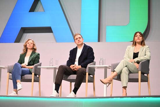 Президент РФ В. Путин принял участие в международной конференции "Путешествие в мир искусственного интеллекта"