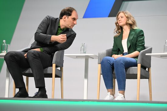 Президент РФ В. Путин принял участие в международной конференции "Путешествие в мир искусственного интеллекта"