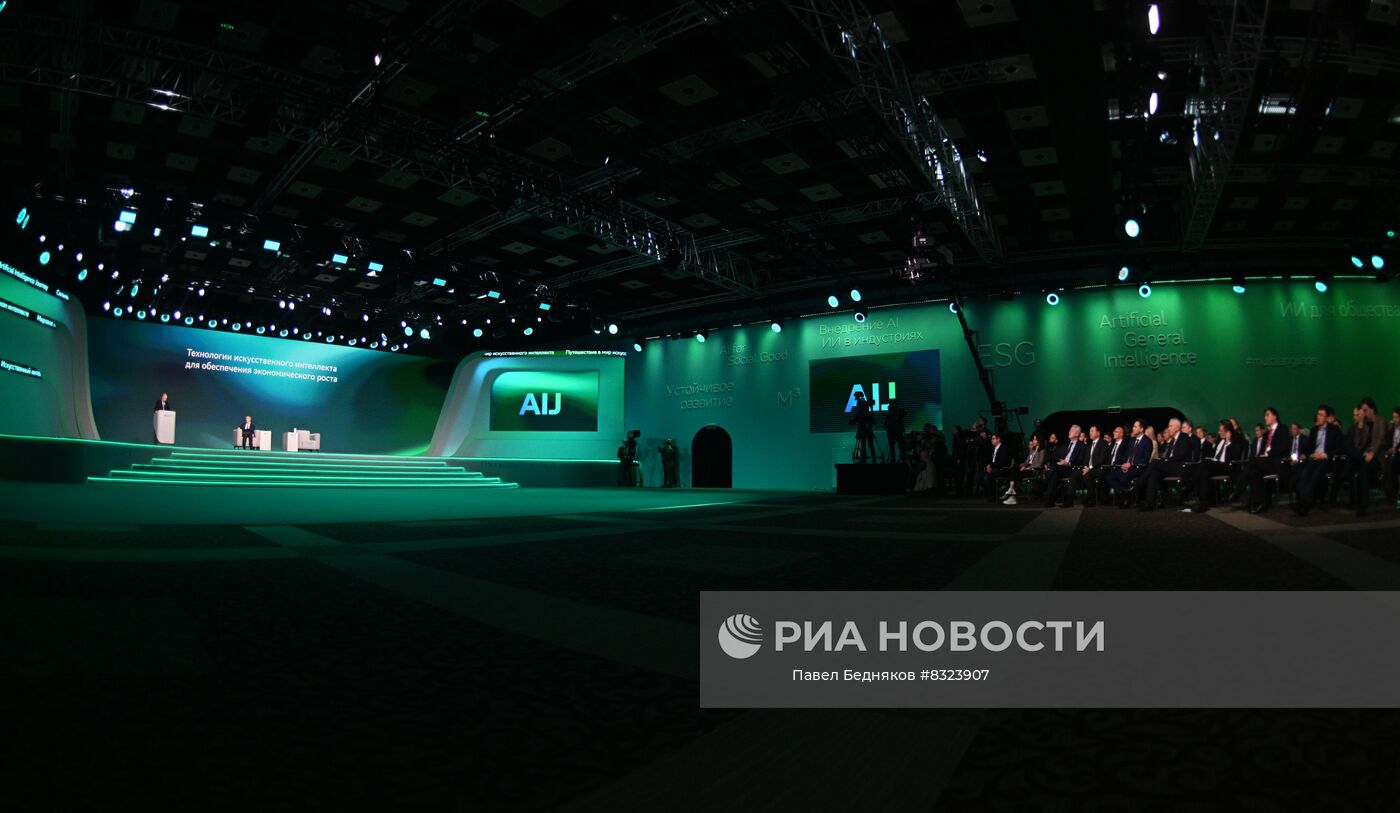 24 ноября 2022. Президент РФ Владимир Путин выступает на международной конференции "Путешествие в мир искусственного интеллекта". Сбербанк проводит международную конференцию по искусственному интеллекту Artificial Intelligence Journey в Москве. Место: Россия, Москва. Автор: Павел Бедняков/РИА Новости. Президент РФ В. Путин принял участие в международной конференции "Путешествие в мир искусственного интеллекта"