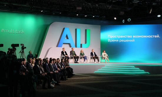 Президент РФ В. Путин принял участие в международной конференции "Путешествие в мир искусственного интеллекта"