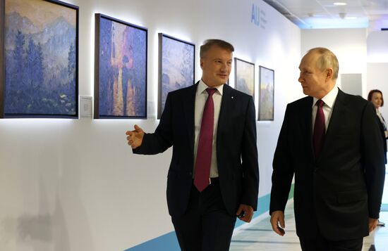 Президент РФ В. Путин принял участие в международной конференции "Путешествие в мир искусственного интеллекта"