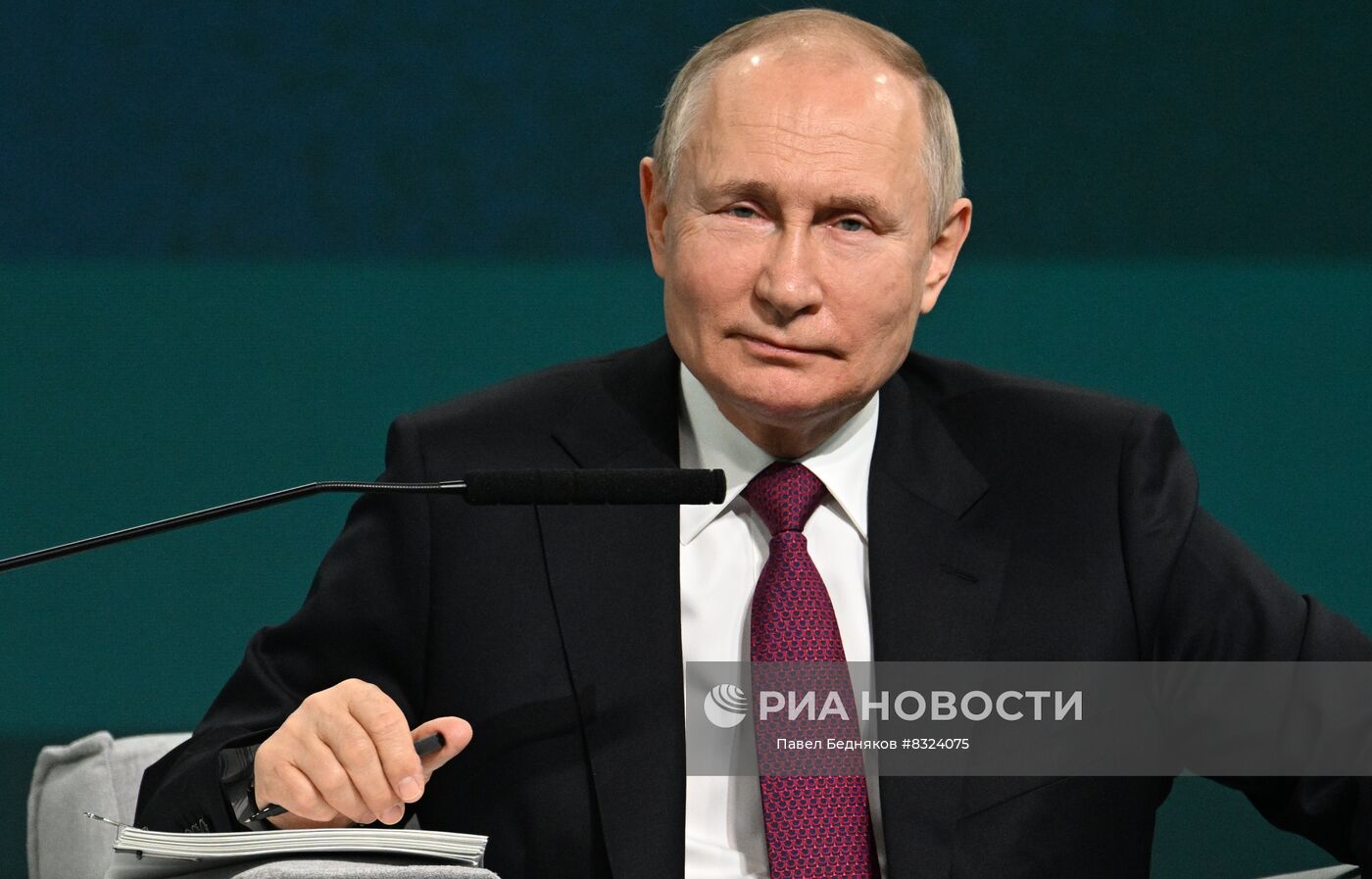 Президент РФ В. Путин принял участие в международной конференции "Путешествие в мир искусственного интеллекта"