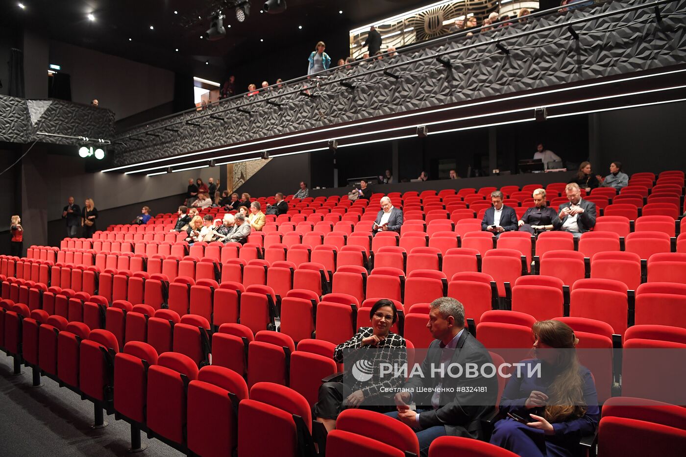Открытие театра "Маска" в Московском дворце молодежи 