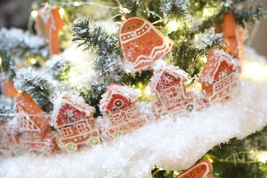 Новогоднее украшение ГУМа