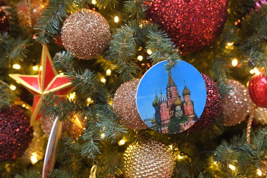Новогоднее украшение ГУМа
