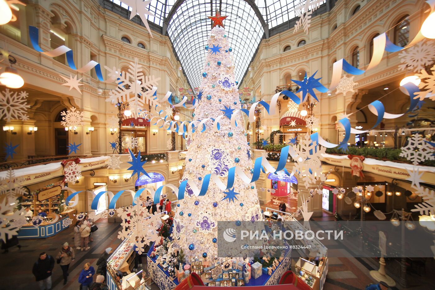 Новогоднее украшение ГУМа