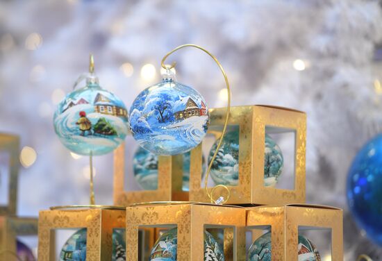 Новогоднее украшение ГУМа