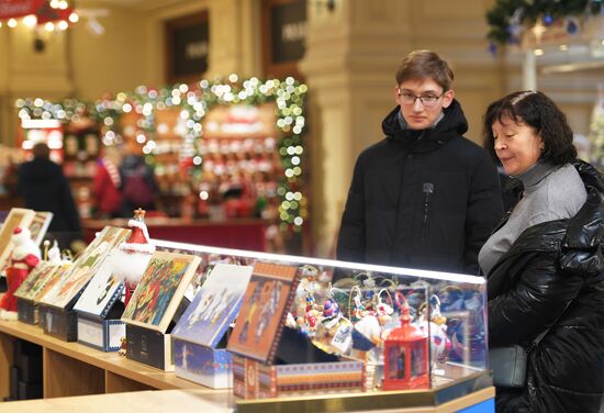 Новогоднее украшение ГУМа