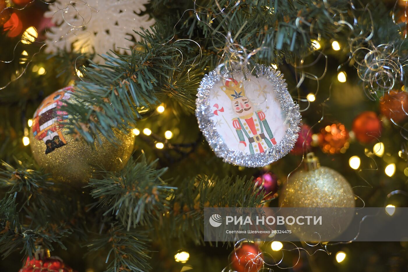 Новогоднее украшение ГУМа