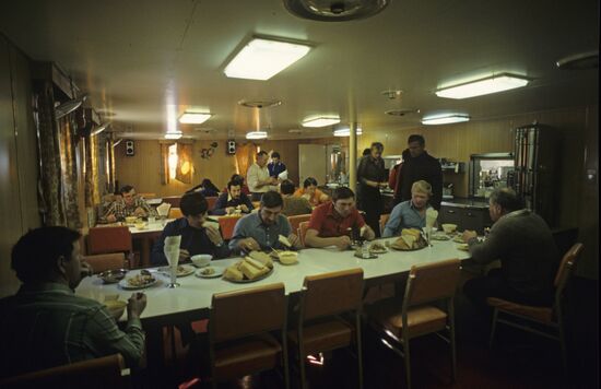 Самоподъемная буровая установка "Оха"