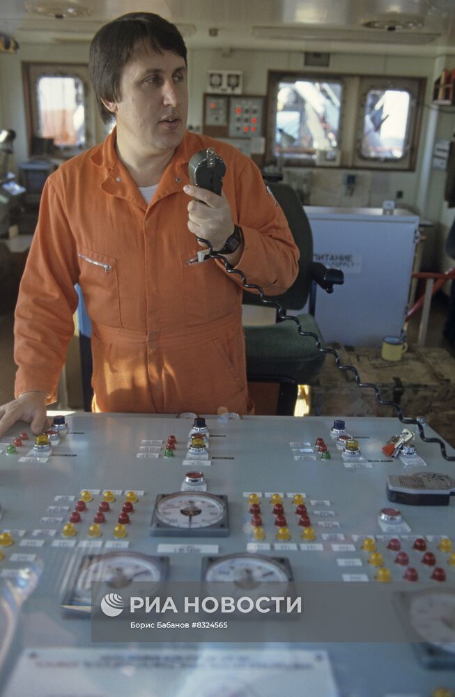 Самоподъемная буровая установка "Оха"