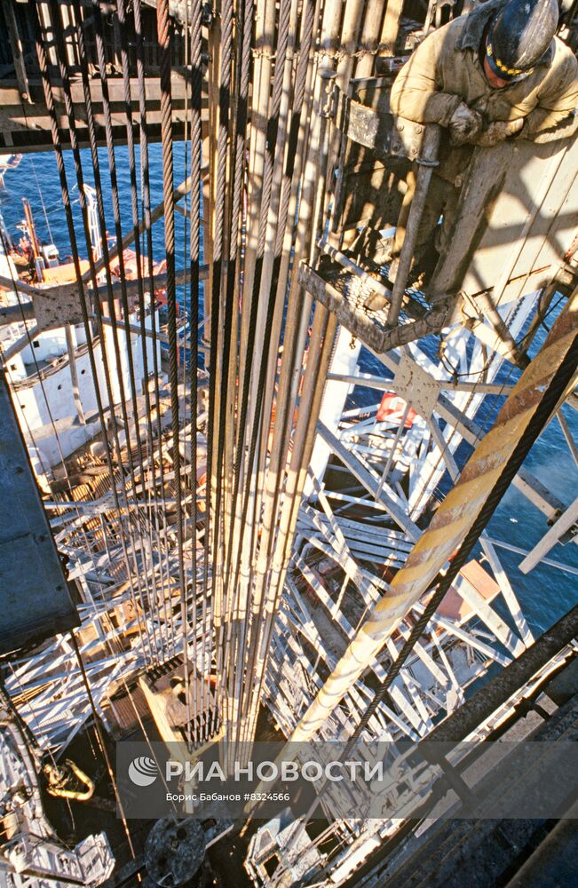 Самоподъемная буровая установка "Оха"