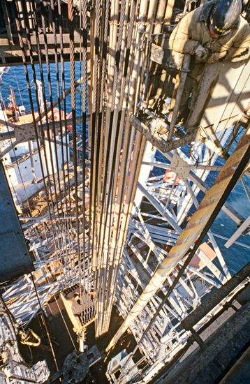 Самоподъемная буровая установка "Оха"