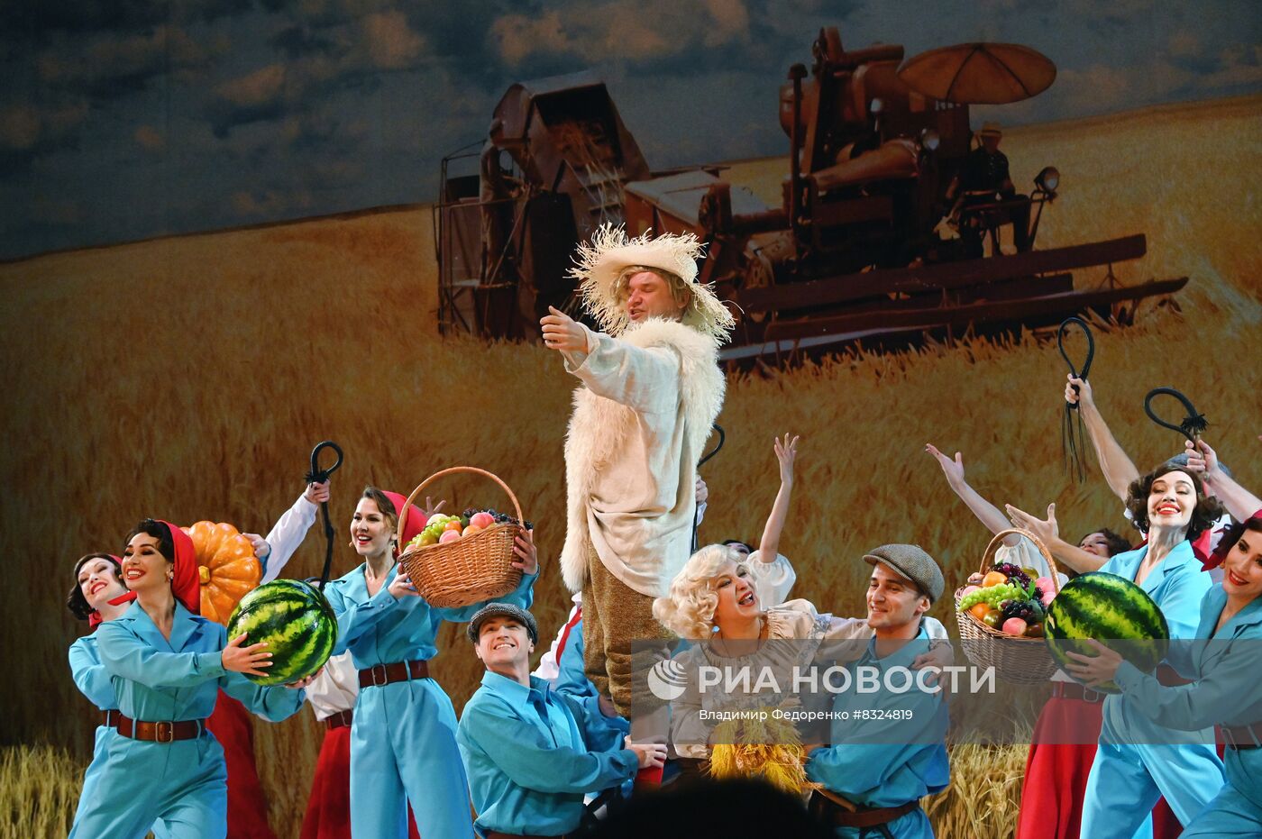 Спектакль "Очень веселые ребята"