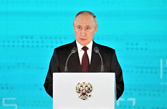 Президент РФ В. Путин принял участие в мероприятиях, посвященных 15-летию корпорации "Ростех"