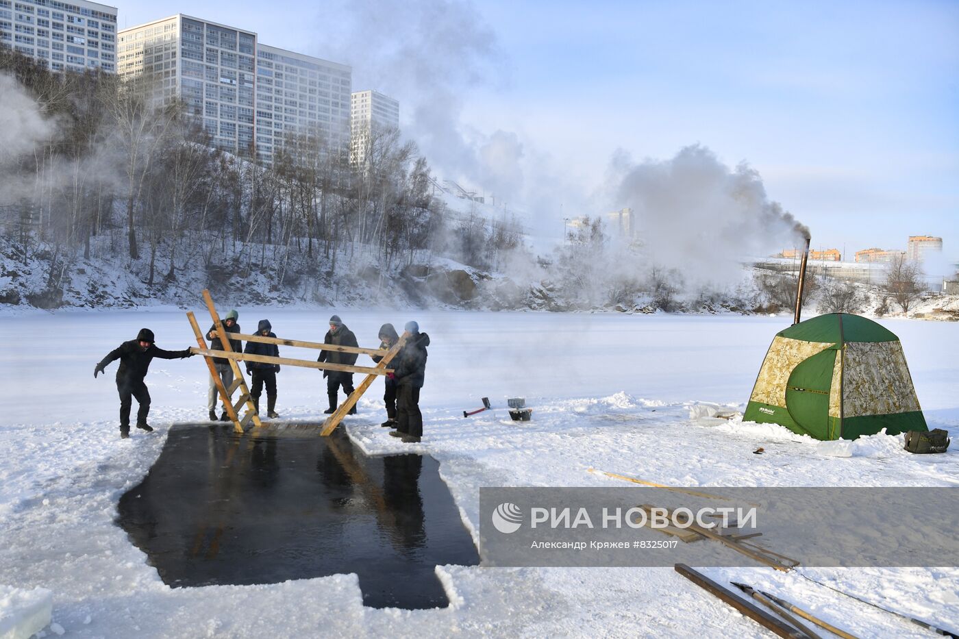 Открытие купального сезона моржей в Сибири