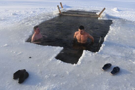 Открытие купального сезона моржей в Сибири