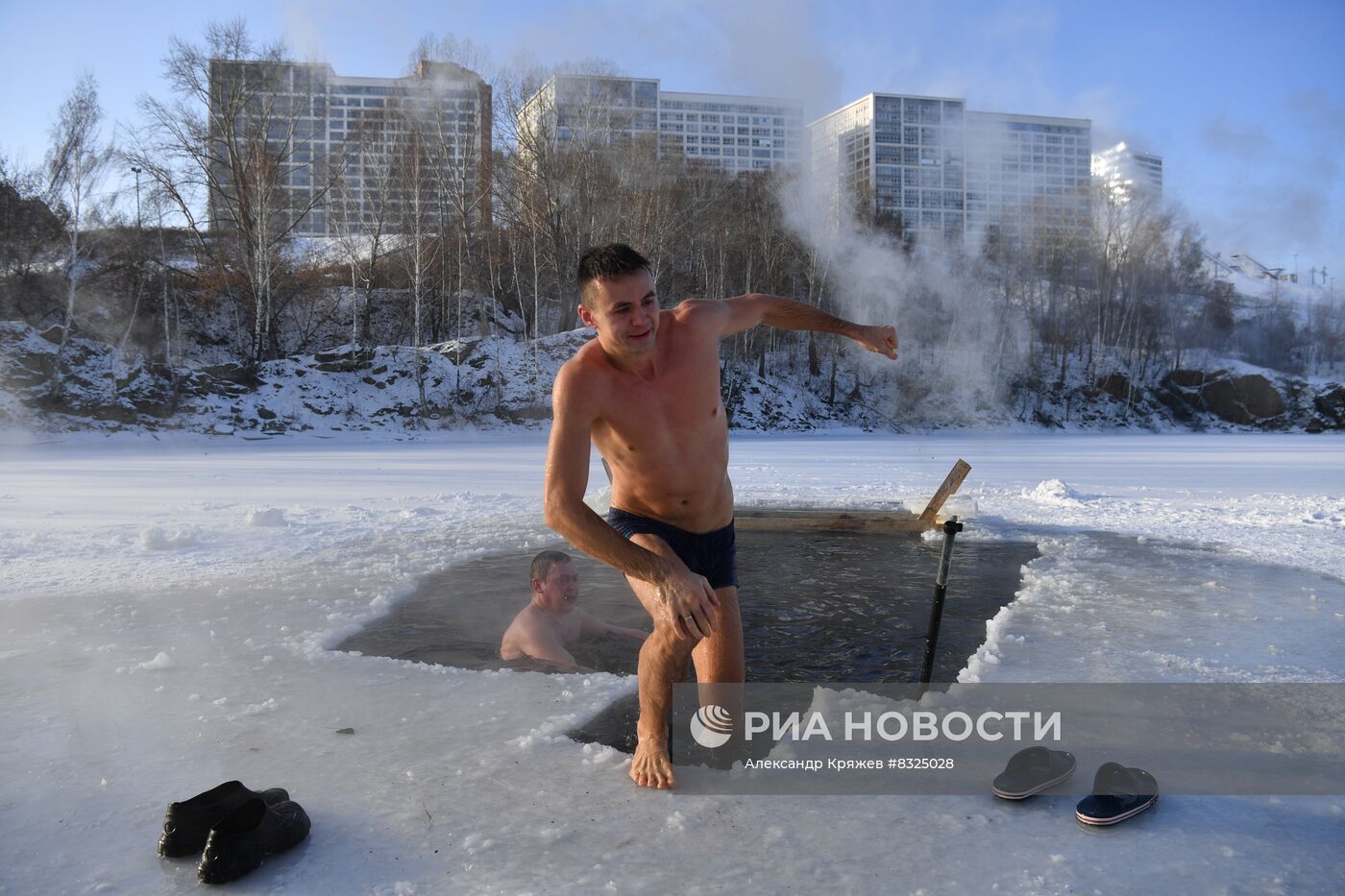 Открытие купального сезона моржей в Сибири