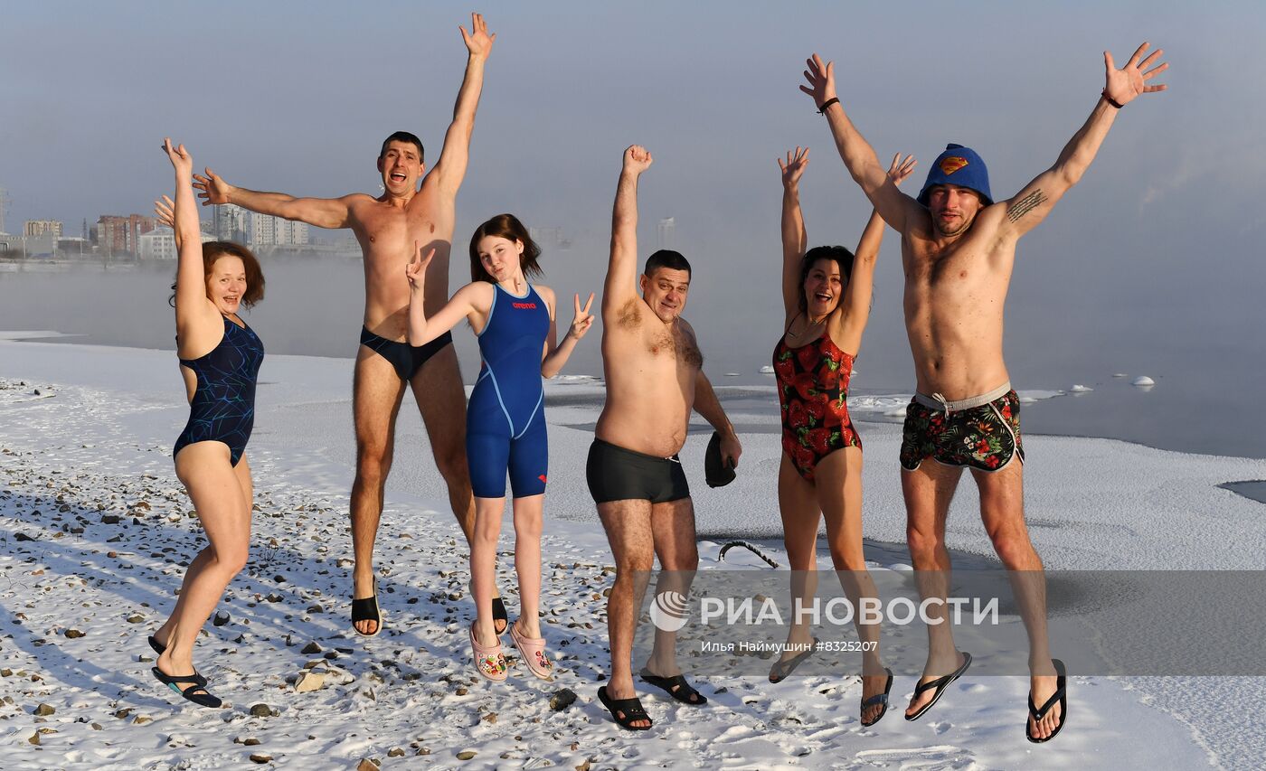 Открытие купального сезона моржей в Сибири