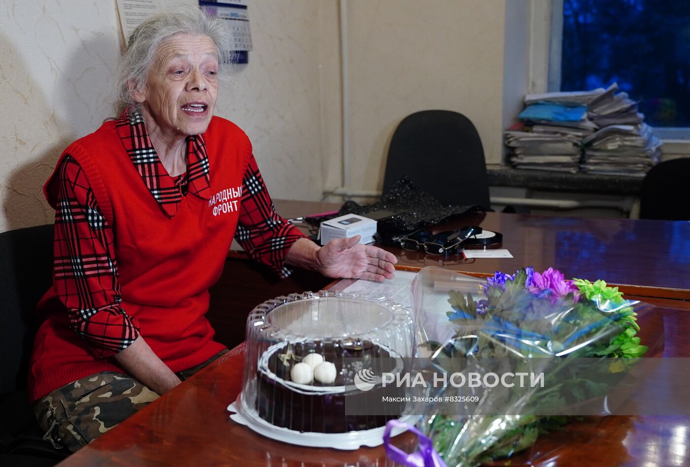 Военнослужащие РФ поздравили 71-летнюю волонтерку Наталью Богдановну с Днем матери