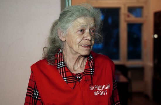 Военнослужащие РФ поздравили 71-летнюю волонтерку Наталью Богдановну с Днем матери