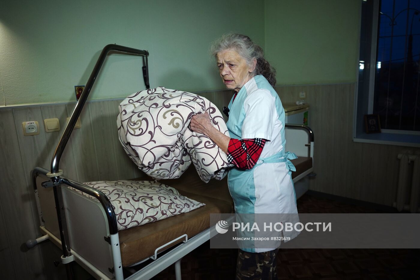 Военнослужащие РФ поздравили 71-летнюю волонтерку Наталью Богдановну с Днем матери