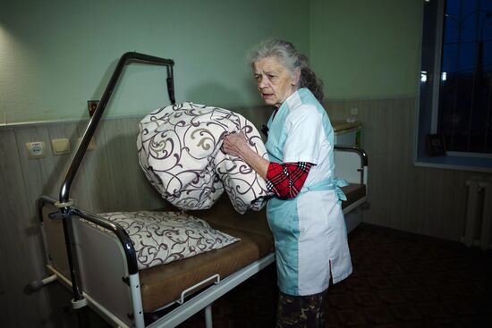 Военнослужащие РФ поздравили 71-летнюю волонтерку Наталью Богдановну с Днем матери