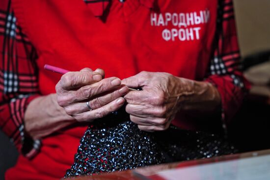 Военнослужащие РФ поздравили 71-летнюю волонтерку Наталью Богдановну с Днем матери