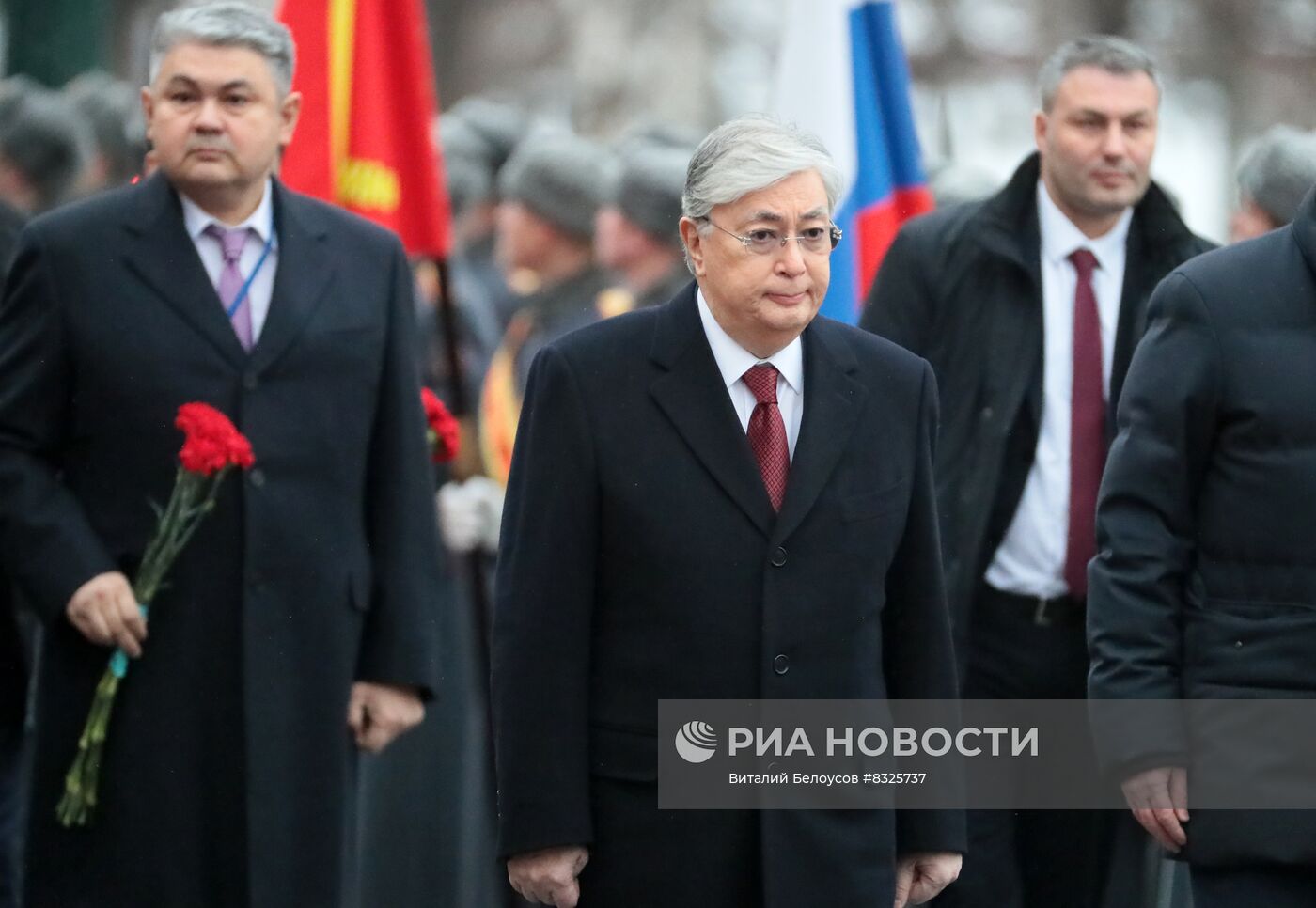 Президент Казахстана Касым-Жомарт Токаев возложил цветы к Могиле Неизвестного Солдата