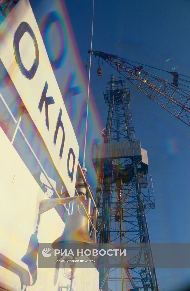 Самоподъмная буровая установка "Оха"