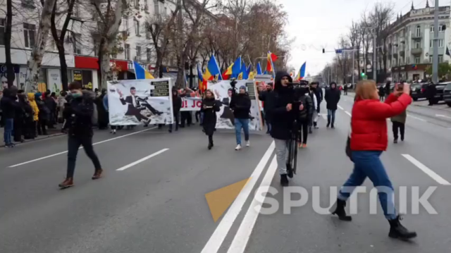 Протестующие стягиваются к зданию Генпрокуратуры Молдовы