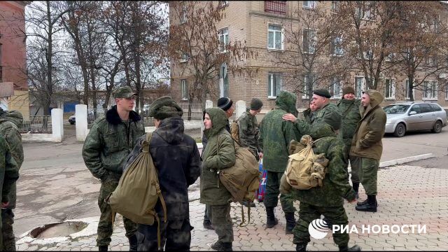 В Комсомольском демобилизованных студентов ДНР наградили грамотами