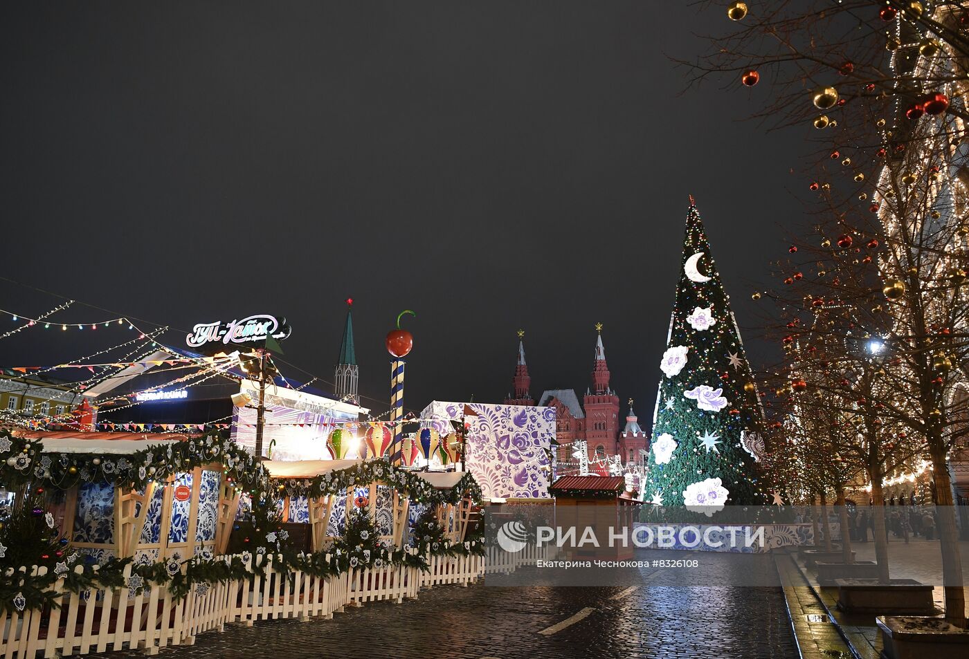 Открытие ГУМ-Катка и ГУМ-Ярмарки на Красной площади 
