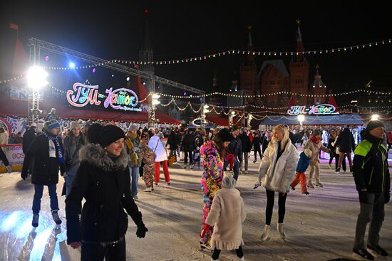 Открытие ГУМ-Катка и ГУМ-Ярмарки на Красной площади 