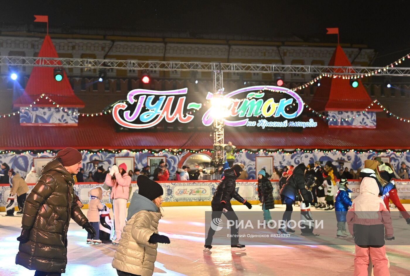 Открытие ГУМ-Катка и ГУМ-Ярмарки на Красной площади 