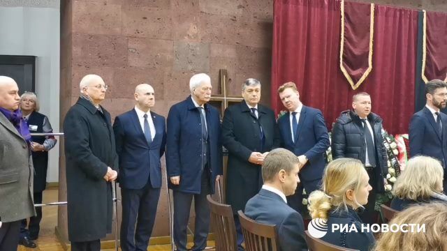 Цветы к гробу Владимира Макея возложили замглавы МИД России Руденко и российский посол Грызлов