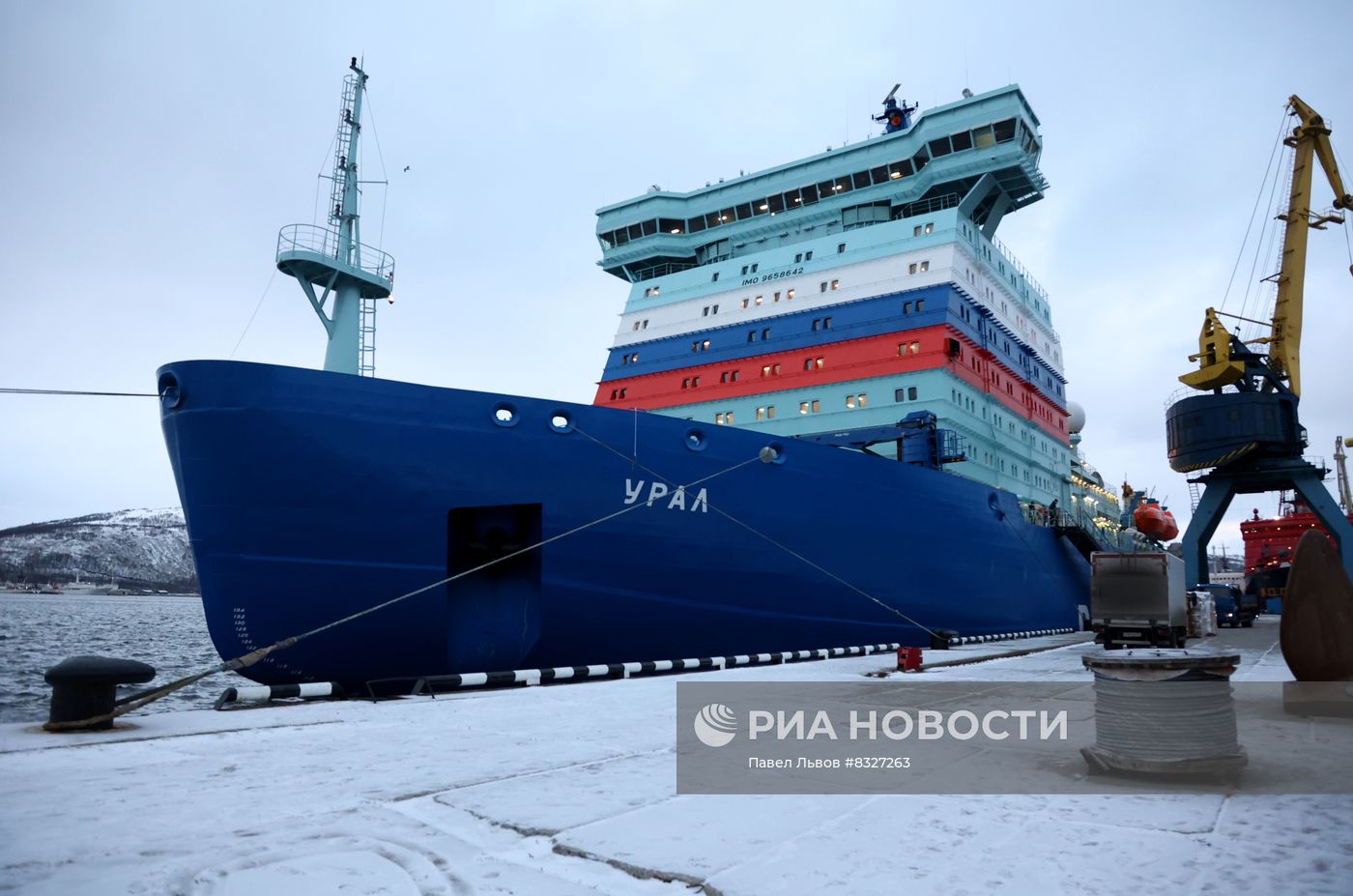Ледокол "Урал" в Мурманске
