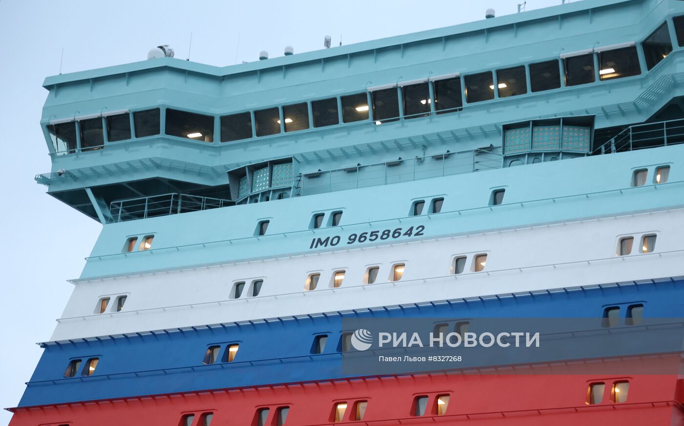 Ледокол "Урал" в Мурманске