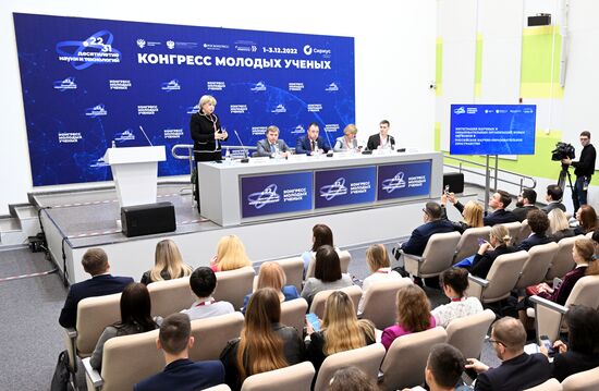 Участники сессии "Интеграция научных и образовательных организаций новых регионов в российское научно-образовательное пространство" в рамках II Конгресса молодых ученых в Парке науки и искусства "Сириус". Фото могут быть использованы при наличии обязательной ссылки на источник. Место: Россия, Федеральная территория "Сириус". Автор: Павел Бедняков. II КМУ-2022. Интеграция научных и образовательных организаций новых регионов в российское научно-образовательное пространство