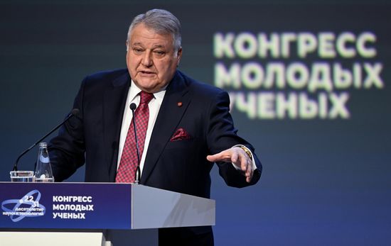 Президент НИЦ "Курчатовский институт" Михаил Ковальчук на сессии "Природоподобие – ответ на большие вызовы современного мира" в рамках II Конгресса молодых ученых в Парке науки и искусства "Сириус". Фото могут быть использованы при наличии обязательной ссылки на источник. Место: Россия, Федеральная территория "Сириус". Автор: Павел Бедняков. II КМУ-2022. Природоподобие – ответ на большие вызовы современного мира