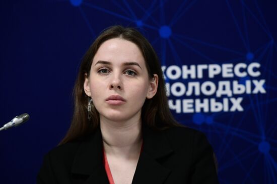 Руководитель офиса поддержки образовательных программ и проектов факультета технологического менеджмента и инноваций университет ИТМО Марина Музыка на сессии "Digital Art. Эволюция свободы творчества" в рамках II Конгресса молодых ученых в Парке науки и искусства "Сириус". Фото могут быть использованы при наличии обязательной ссылки на источник. Место: Россия, Федеральная территория "Сириус". Автор: Павел Лисицын. II КМУ-2022. Digital Art. Эволюция свободы творчества