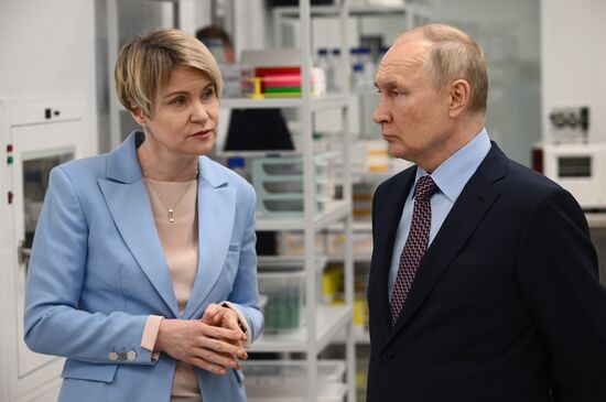 Президент РФ В. Путин принял участие во II Конгрессе молодых ученых 