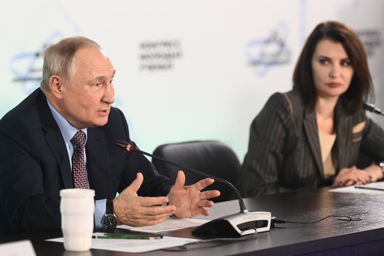 Президент РФ В. Путин принял участие во II Конгрессе молодых ученых 