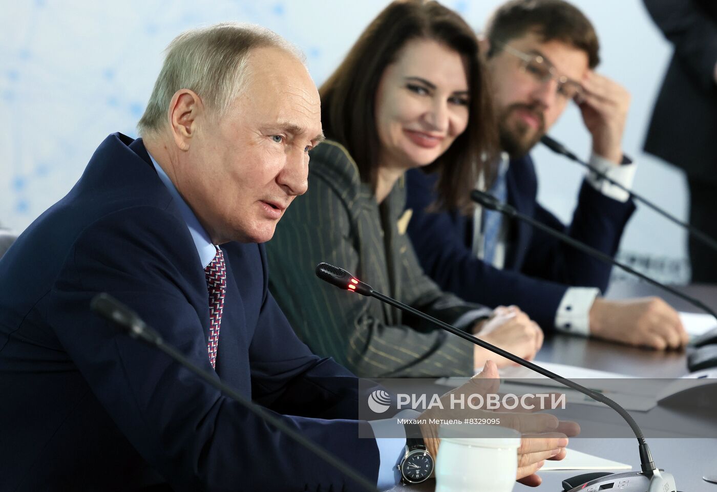 Президент РФ В. Путин принял участие во II Конгрессе молодых ученых