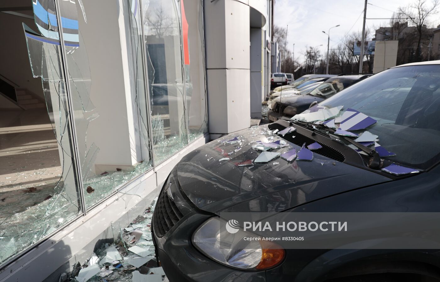Последствия обстрела центра Донецка