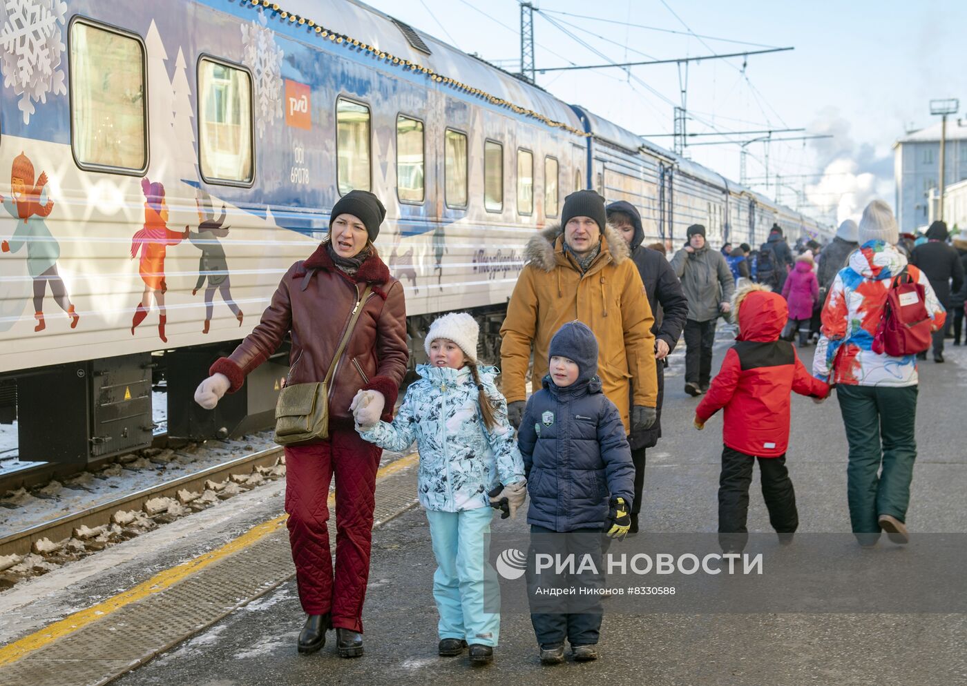 Прибытие поезда Деда Мороза в Пермь