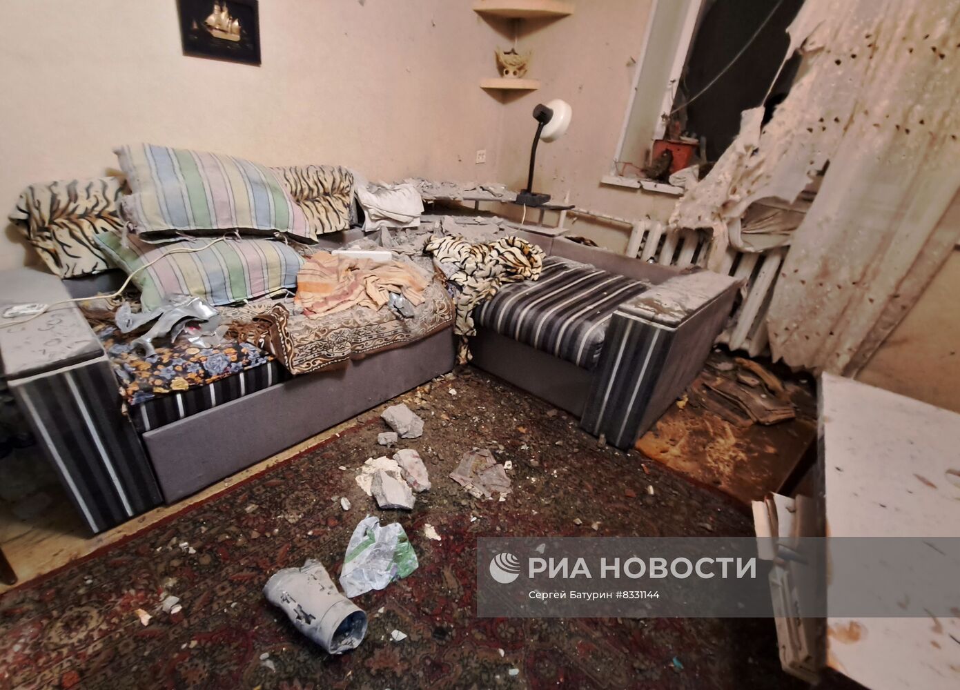Последствия обстрела центра Донецка