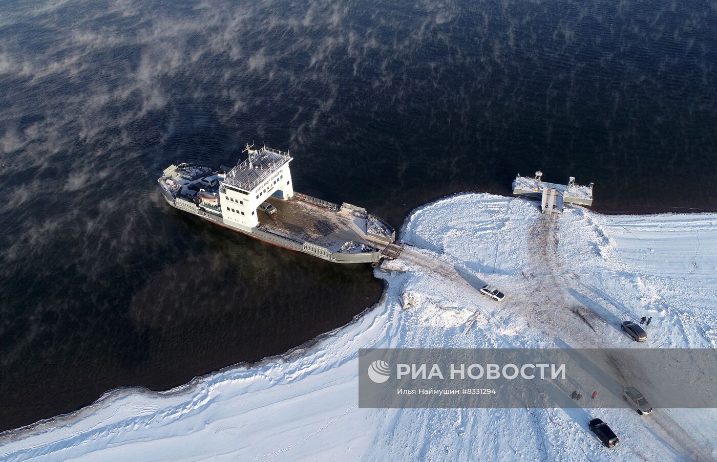 Работа паромной переправы в Красноярском крае