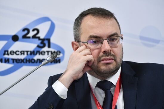 Председатель правления Российского исторического общества Константин Могилевский на сессии "От учителя к ученому ... дорогами гражданственности" в рамках II Конгресса молодых ученых в Парке науки и искусства "Сириус". Фото могут быть использованы при наличии обязательной ссылки на источник. Место: Россия, Федеральная территория "Сириус". Автор: Павел Лисицын. II КМУ-2022. От учителя к ученому ... дорогами гражданственности