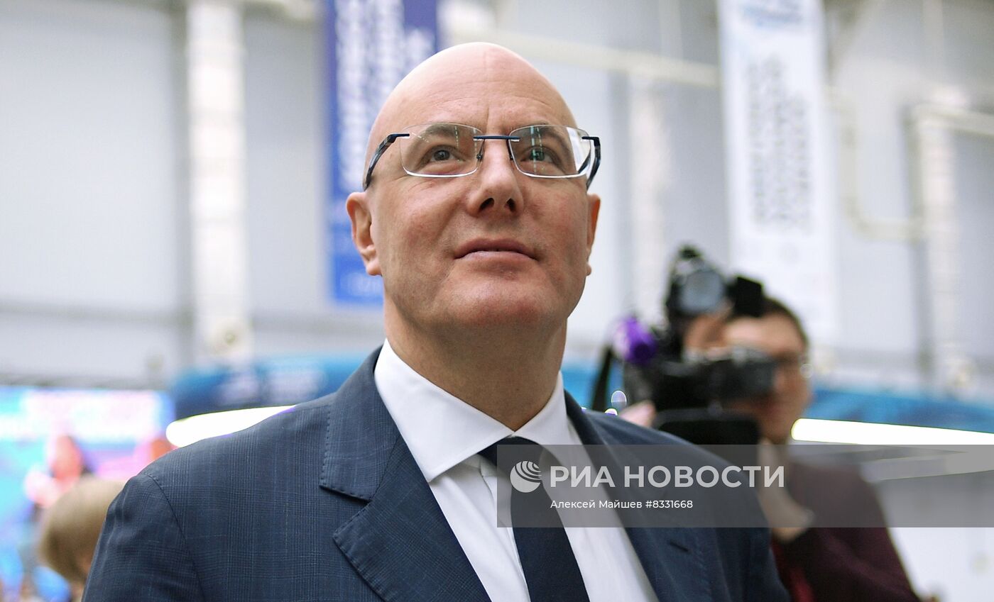 Вице-премьер Правительства РФ Д. Чернышенко осмотрел выставку в рамках II Конгресса молодых ученых